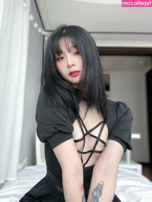 Janed_404 [ janed-404 ] - Uncensored pics in your inbox♥️