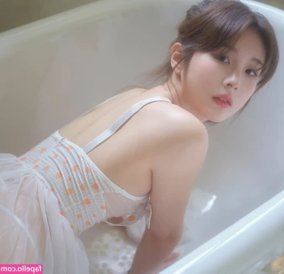 Janed_404 [ janed-404 ] - Nice and hot today  Im gonna get wet outside