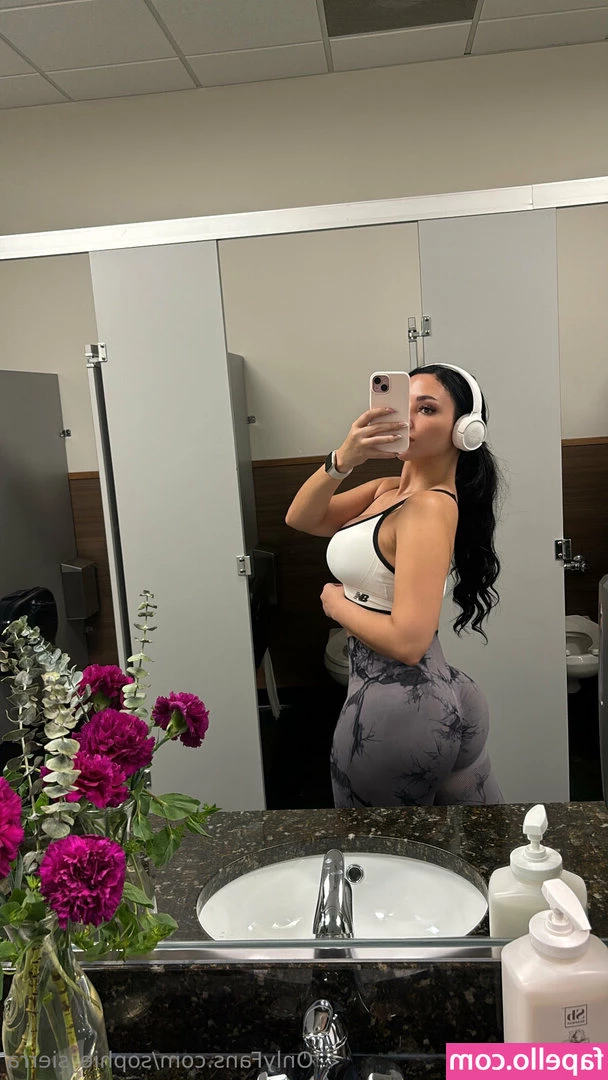 sophie_sierra [ sophie-sierra ] - I m not a full member of the PAWG universe but I must say I do have