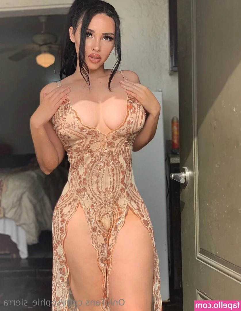 sophie_sierra [ sophie-sierra ] - Cleaning house in my favorite bralette and panties