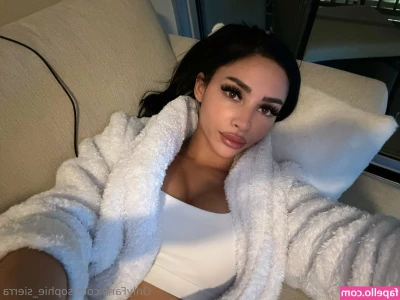 sophie_sierra [ sophie-sierra ] - Who wants to watch us live