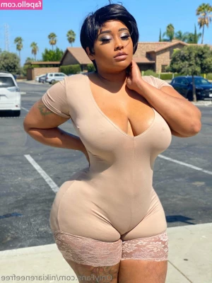 nikiareneefree - 22