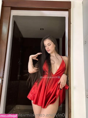kimmyvalfree - veiny booba need a veiny dick between them 👉🏻👈🏻