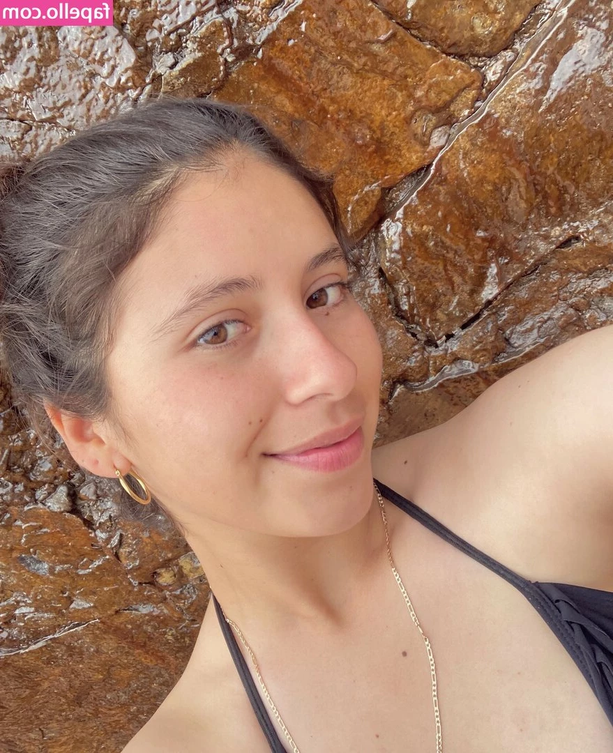 Xiomara Vasquez [ xiomara-vasquez ] - Vestido de lechitas