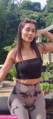 Catalina Cruz [ catalina-cruz ] - Good morning loves! It's freaky Friday and I'm looking to get freaky!