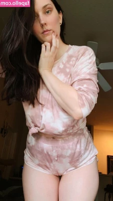 ojeniferann - Tickle my toes with your tongue 👅