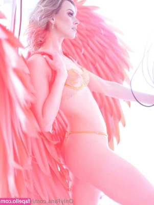 Serenity Cox [ serenity-cox ] - I couldn t resist sharing this little tease with you   What s hiding