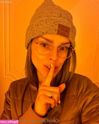 Serenity Cox [ serenity-cox ] - What kind of pictures/videos should I post. I’ve been super busy in