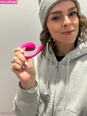 Serenity Cox [ serenity-cox ] - Mommy has something special for you thirsty boys! Just send over the