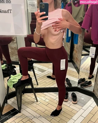 Serenity Cox [ serenity-cox ] - What are you waiting for? Get in my DMs!