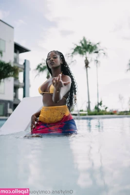 yourfavmodel24 - It s been a slowwwww Monday morning  I haven t had any motivation to