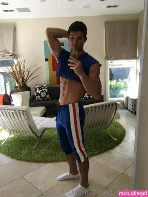 workoutwithkevinfree - Good knees or what 🤣💦😝