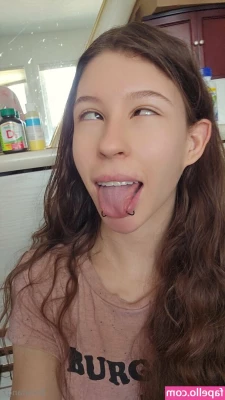 bellafangz - Blue polish Fresh toes  pedicure