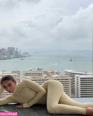 Christina Nadin [ christina-nadin ] - Coming to rub oil on me?