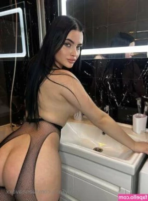 siennavoxx - There's tenderness in my every touch, warmth in my every look🥰😉