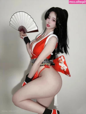 Yunjini - Question: would you work with more than two guys and what would your