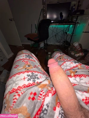 andywithabigdic - Listen to @fitmusclepup whimper and moan as I play with his balls