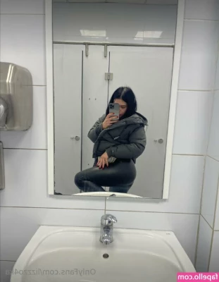lizzzola - 🍑🎈Naked Balloon Popping With My Big Ass and nails🎈🍑 Watch