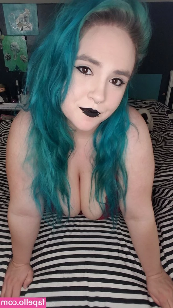 bluewut - Getting ready to make some content! Man I don't know why I have the