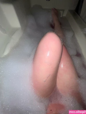 thebaddiebonnie - Sometimes the simplest rope is the most beautiful   And hides a shy