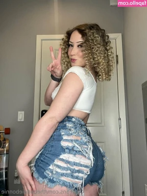 thebaddiebonnie - Oh hi! I was just about to take a shower, wanna join? 🥰