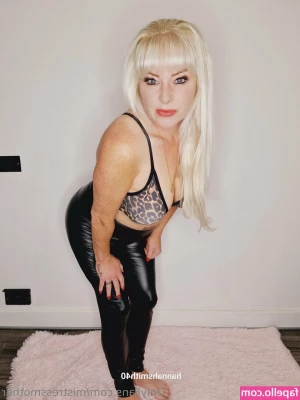 hannahsmith40free - swipe for them to come off 👻