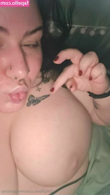 megxnmxy - The neighbors daughter watches me smoke  I wonder if she seen the