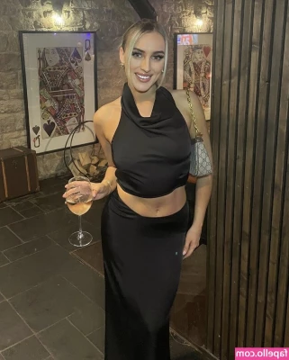 Lauren Day [ lauren-day ] - No bra days