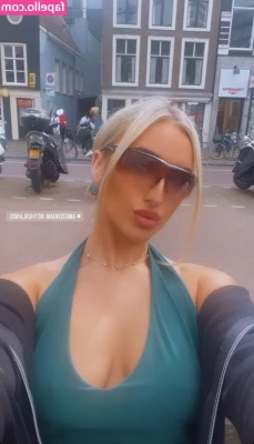 Lauren Day [ lauren-day ] - Wonder if it’s against the law to walk around outside with nothing
