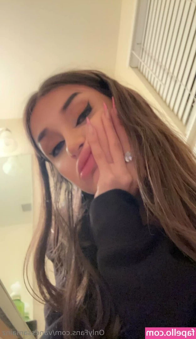 vanessamainz - Just hanging around 🤭 En oo ehtinyt käydä kun pyörähtämässä
