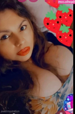milkmomlove - Set 4 of 22 Of my set with Elizabelle Dixie  where I bottom and