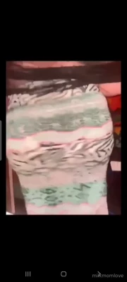 milkmomlove - Cleaning the toys while taking a shower