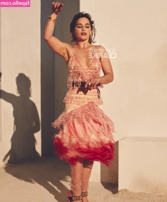 Emilia Clarke [ emilia-clarke ] - Ass pic for the win 🥇