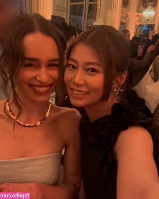 Emilia Clarke [ emilia-clarke ] - Who wants to see The Naughty Little Dragon Tamer  TIP Nicely for a