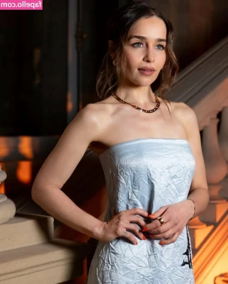 Emilia Clarke [ emilia-clarke ] - This is how it looks when my girldick goes from soft to hard ;3
