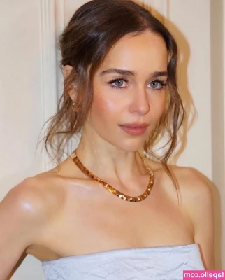 Emilia Clarke [ emilia-clarke ] - So sorry for not posting guys  Aaron Wallace Holmes  the man I was