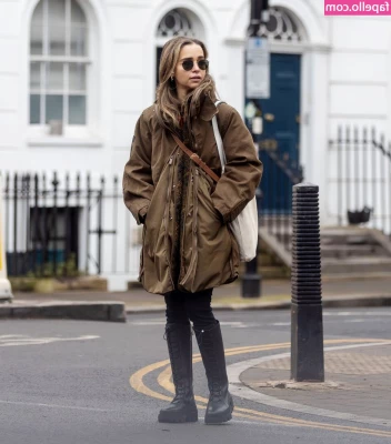 Emilia Clarke [ emilia-clarke ] - Pound town
