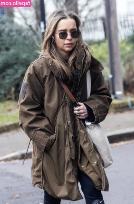 Emilia Clarke [ emilia-clarke ] - Good evening my muscle sluts!  Any video you want for $5  😈😈 DM
