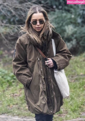 Emilia Clarke [ emilia-clarke ] - Fuck I was so horny after sleeping all day   I edged for over a hour 