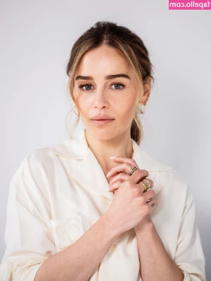Emilia Clarke [ emilia-clarke ] - Squeaky clean for the new year