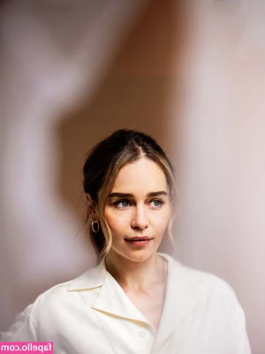 Emilia Clarke [ emilia-clarke ] - Do you like foot soles?