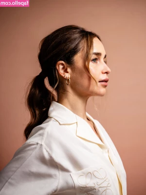 Emilia Clarke [ emilia-clarke ] - Seriously looking at making sessions available where a fan can
