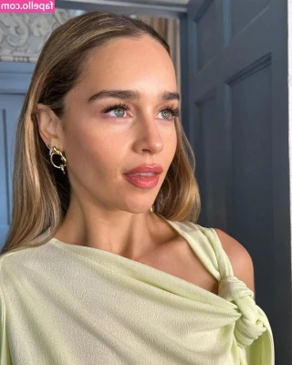 Emilia Clarke [ emilia-clarke ] - #Throwback to last years birthday (when I turned 40). Another year