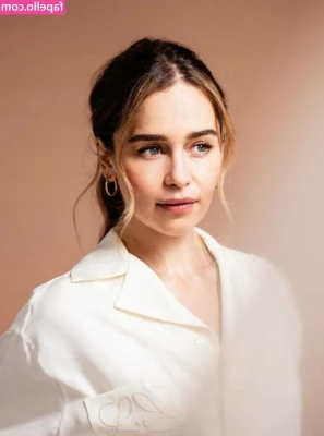 Emilia Clarke [ emilia-clarke ] - Pegging my good boy