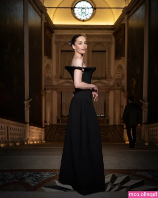 Emilia Clarke [ emilia-clarke ] - Idk what it is but I always catch myself holding my dick, must be a