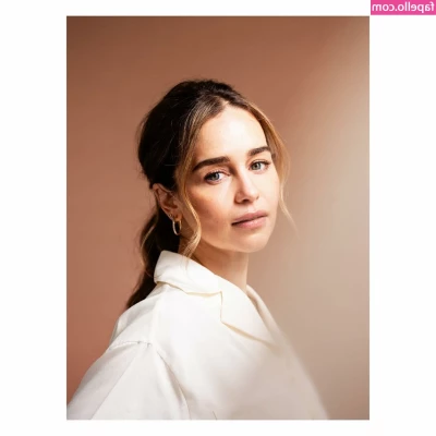 Emilia Clarke [ emilia-clarke ] - Rubbing it out in the hotel bathroom. I’ve been thinking about sex