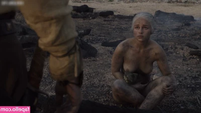 Emilia Clarke [ emilia-clarke ] - Busting a quick fat nut