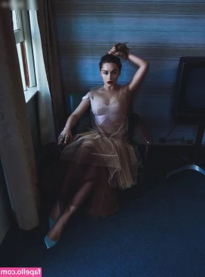 Emilia Clarke [ emilia-clarke ] - Love this feeling
