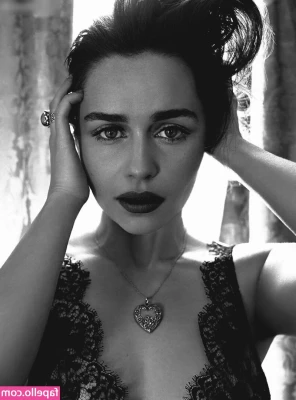 Emilia Clarke [ emilia-clarke ] - Antes de la siesta 😇❤️‍🔥