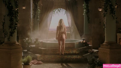 Emilia Clarke [ emilia-clarke ] - Disfruta este delicioso trío...